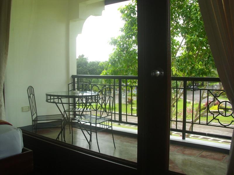 Graceland Estates And Country Club Lucena Exterior photo